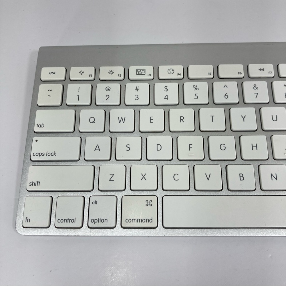 Genuine Apple A1314 Bluetooth Aluminum Keyboard Silver Compact - TESTED - Picture 2 of 9